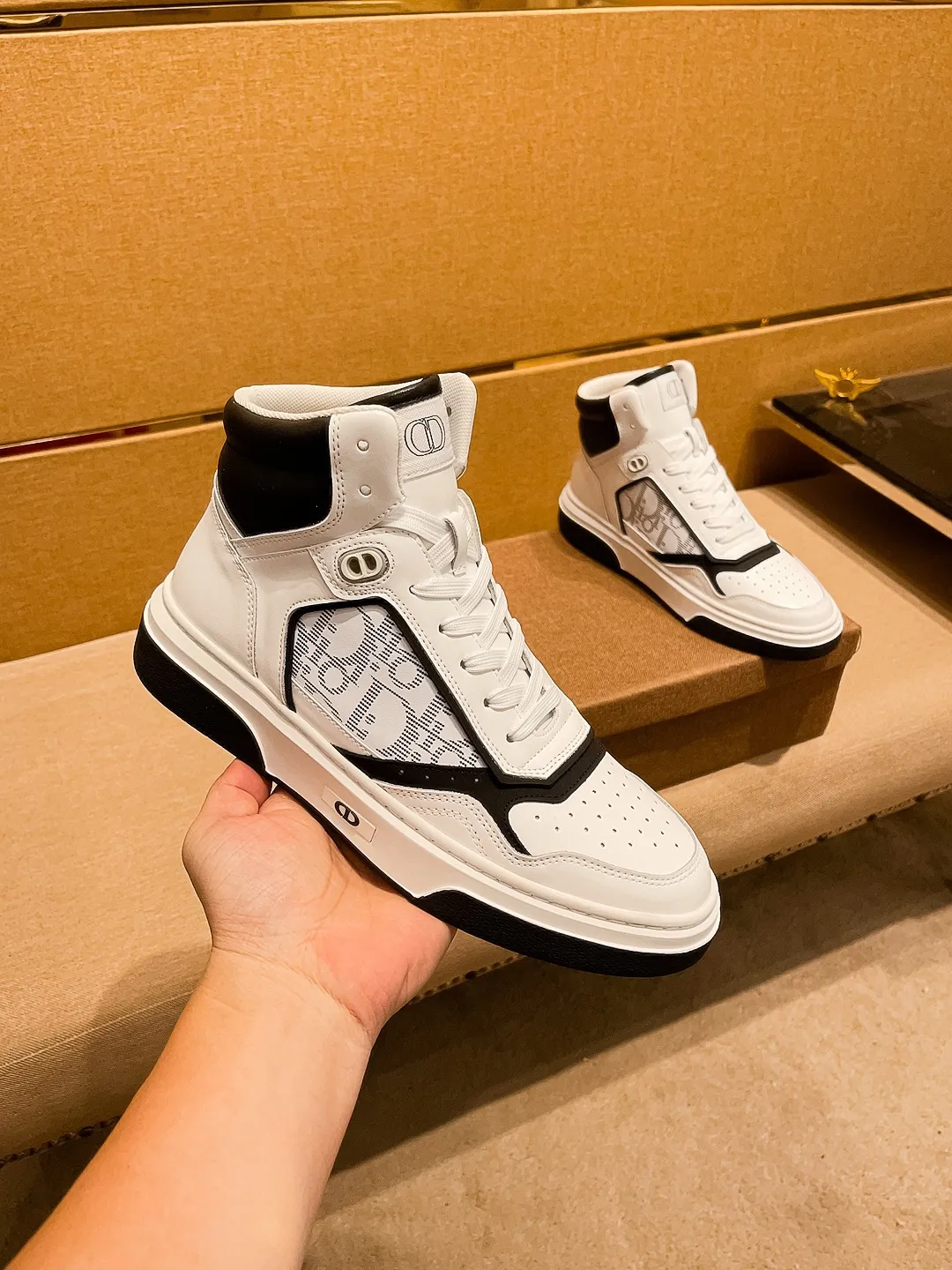 Men's shoes💰 480💰[Dior]🔥 High-end men's shoes brand official website 1:1 latest masterpiece: the upper is made of Italian imported first-layer cowhide with a comfortable and breathable lining➕original non-slip and wear-resistant outsole🔥, making walking more convenient and comfortable! An exclusive new model, a stunning work, a beautiful 1:1 replica [color] compared to the official quality! Create a fashionable personality to set off your uniqueness! A must-have for trendy men! Classic 🔥 Size: 38-44 Color: 🔥 2⃣️ colors available 🔥.